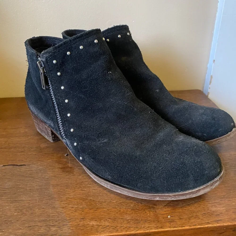 Minnetonka Bootie - Picture 1 of 3